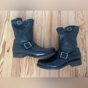 Frye moto boots size 8. Great condition! Engineer veronica short!